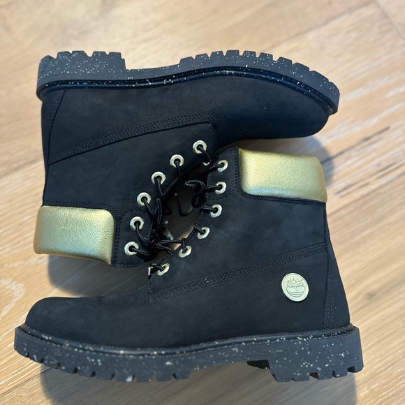New Timberland 6" Heritage "Black/Gold" Women's Boots - Picture 6 of 6